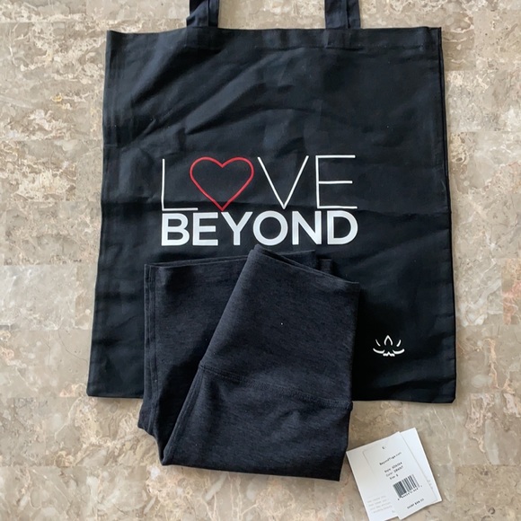 Beyond Yoga Spacedye Biker Shorts Size Small - Picture 9 of 12